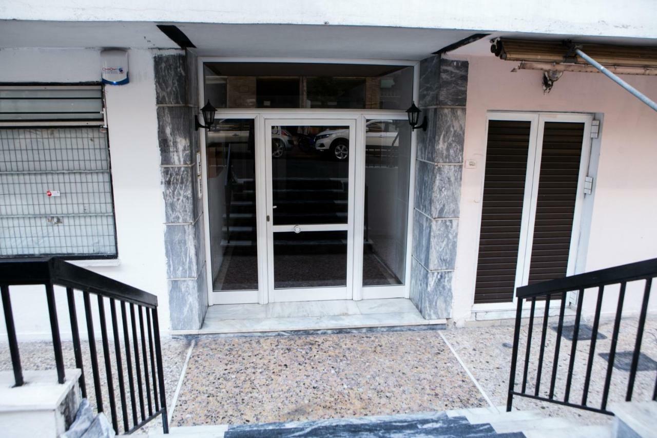 Best House, Anakreontos, Perivolaki, Nikaia, P... Piraeus Bagian luar foto
